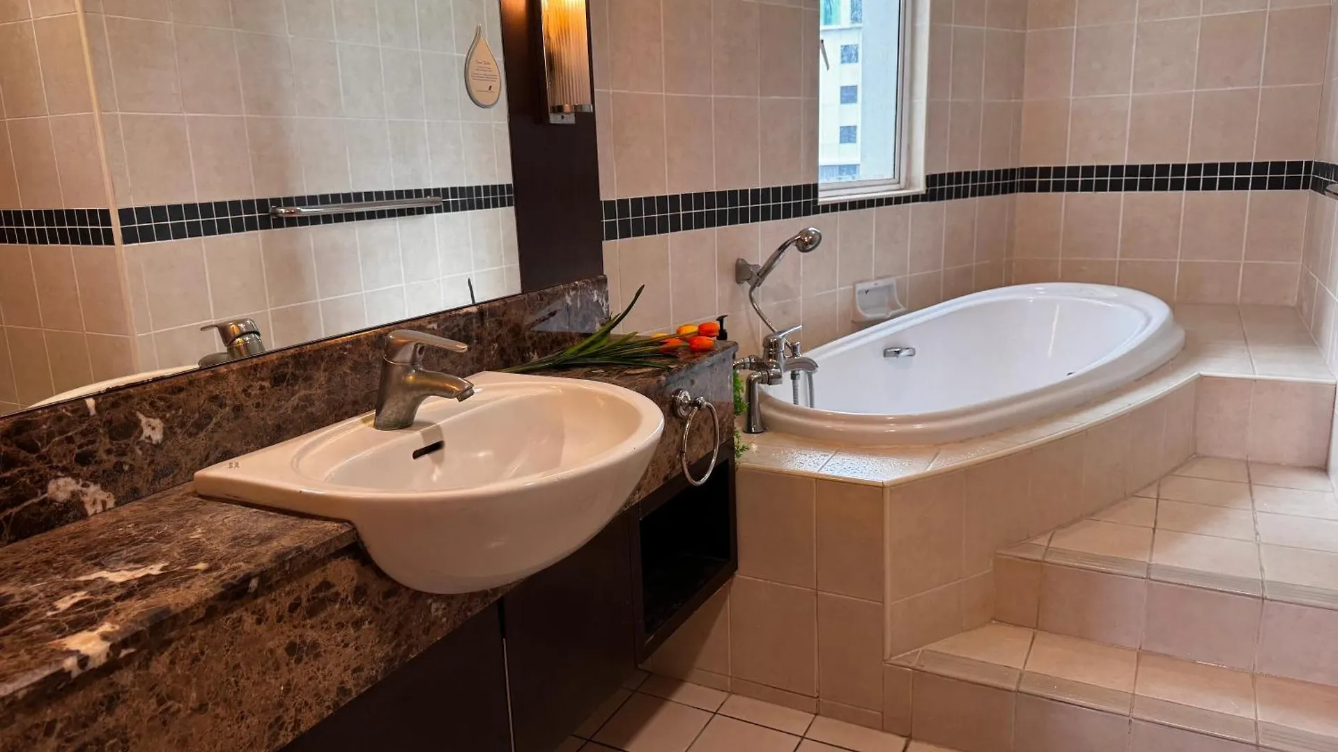128 Bukit Ceylon 5 Minutes To Alor Street Klcc Bukit Bintang Pavilion 2R2B 8 Pax Kuala Lumpur 0*,  Malaysia